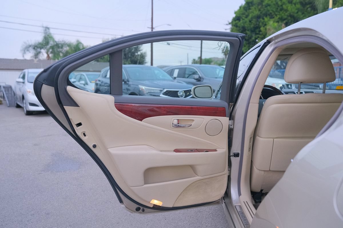 Used 2011 Lexus LS 460 w/ Comfort Pkg RWD image 37