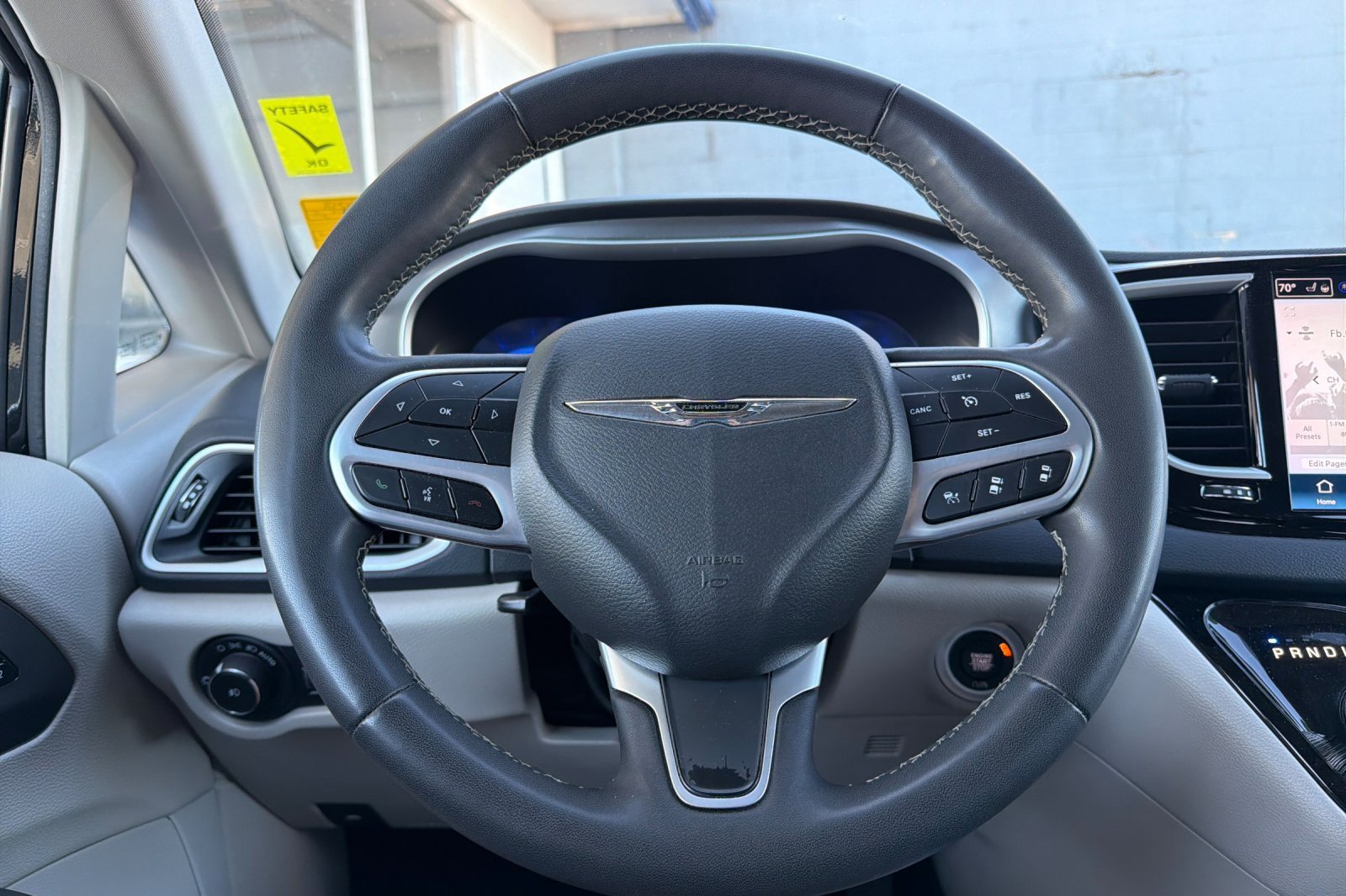 Used 2023 Chrysler Pacifica Touring-L FWD image 21