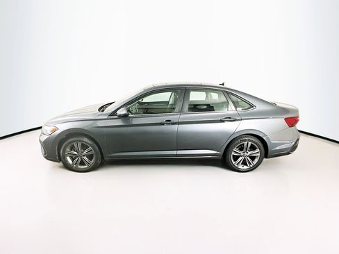 Used 2024 Volkswagen Jetta SE image 4