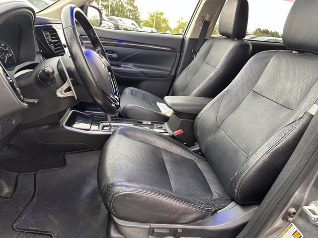 Used 2017 Mitsubishi Outlander GT AWD/4WD image 18