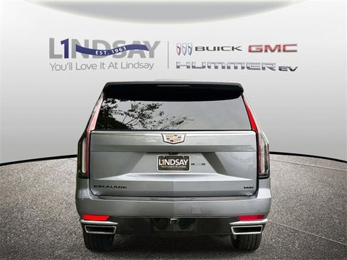 Used 2022 Cadillac Escalade ESV Premium Luxury image 3