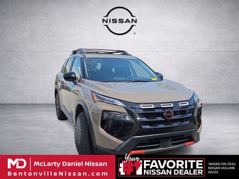 Used 2025 Nissan Rogue SV AWD/4WD image 1