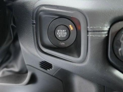 Used 2025 Jeep Wrangler Sahara image 26