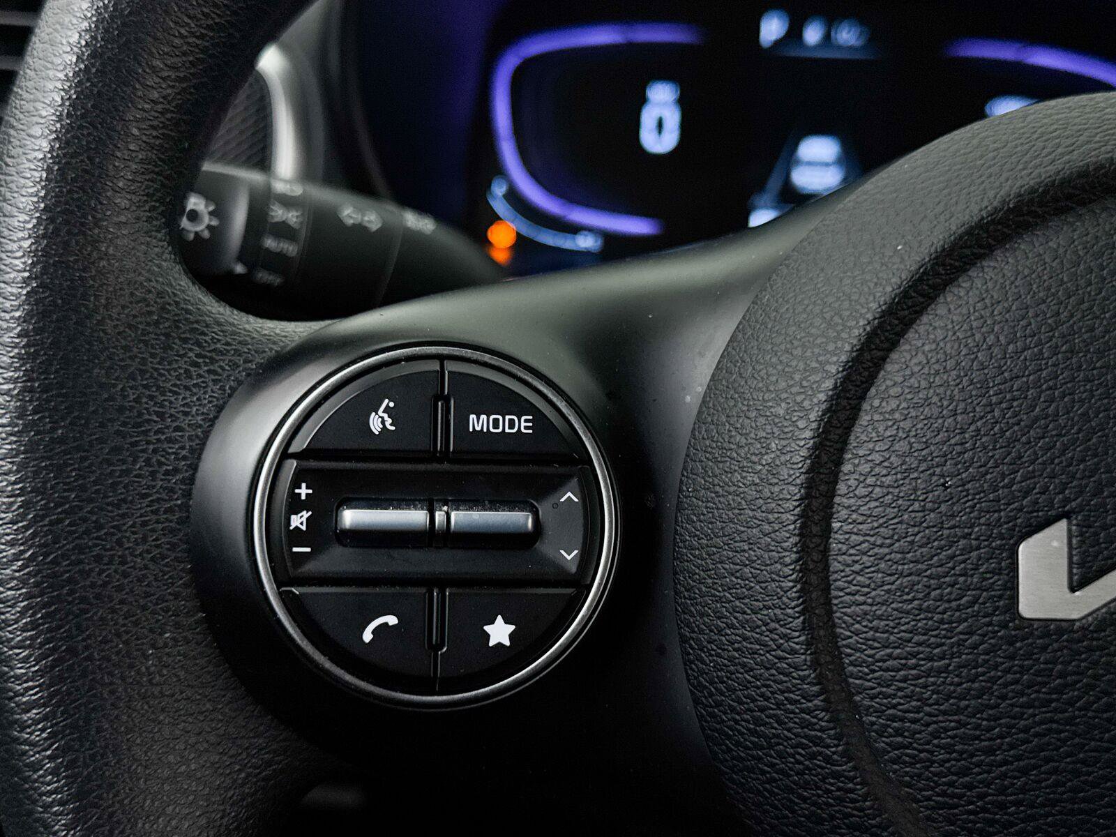 Used 2025 Kia Soul LX FWD image 31