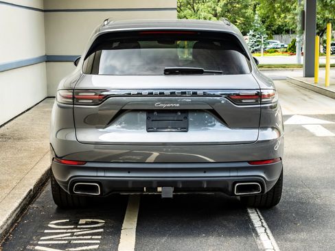 Used 2023 Porsche Cayenne AWD/4WD image 6