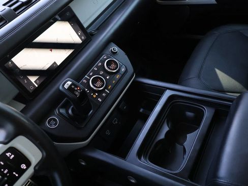 Used 2020 Land Rover Defender 110 HSE AWD/4WD image 18