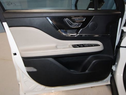 Used 2025 Lincoln Corsair AWD w/ Equipment Group 101A image 5