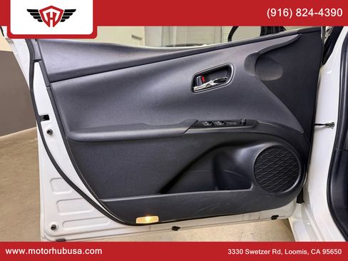 Used 2016 Toyota Prius Three image 35