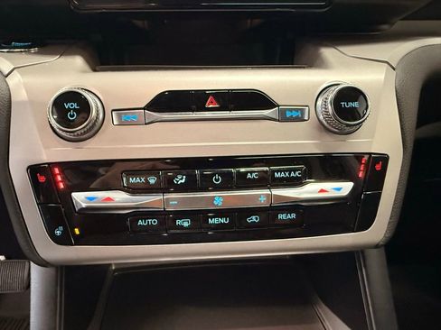 Used 2023 Ford Explorer XLT w/ Equipment Group 202A image 38