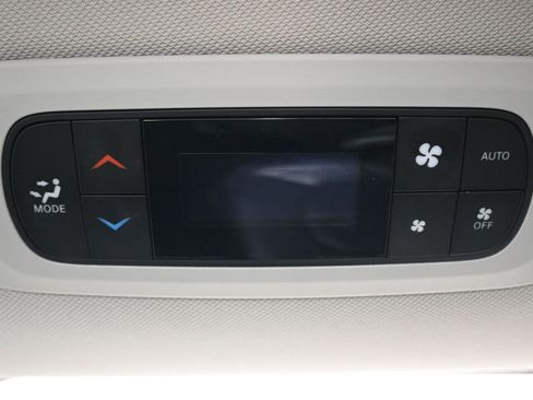 Used 2023 Chrysler Pacifica Touring-L FWD image 36