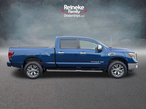Used 2018 Nissan Titan SL w/ Chrome Package AWD/4WD image 4