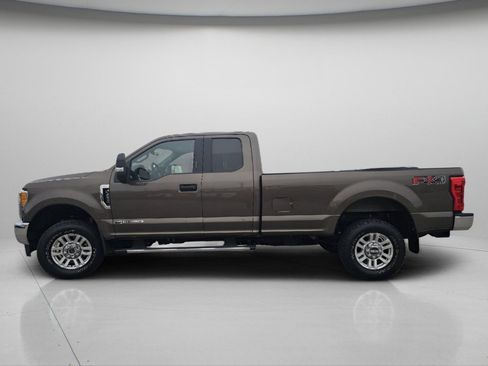 Certified 2017 Ford F250 XLT w/ XLT Value Package image 5