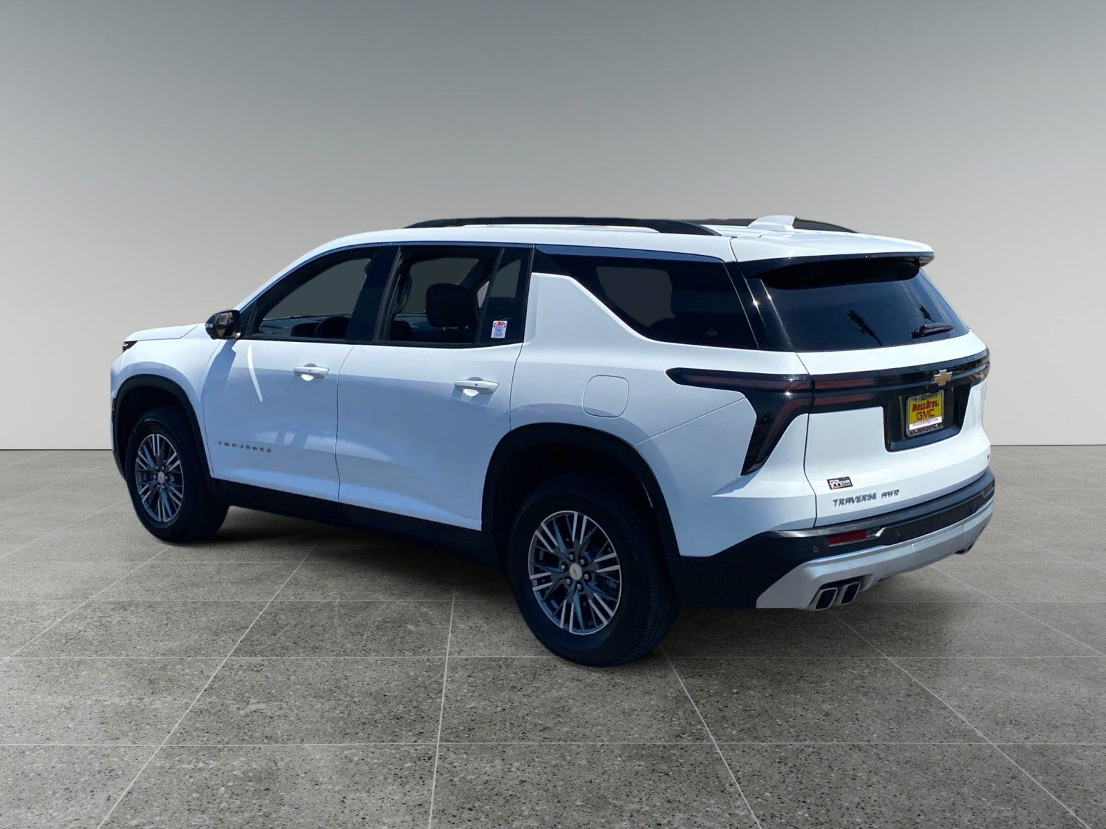 Used 2024 Chevrolet Traverse LT AWD/4WD image 3