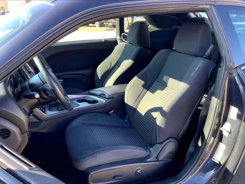 Used 2019 Dodge Challenger SXT image 7