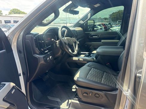 Used 2025 Chevrolet Silverado 2500 ZR2 w/ Technology Package AWD/4WD image 12