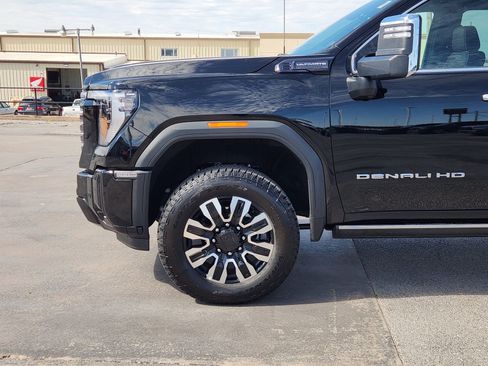 Certified 2025 GMC Sierra 2500 Denali Ultimate image 9