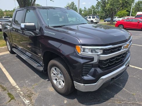 Used 2022 Chevrolet Silverado 1500 LT AWD/4WD image 3