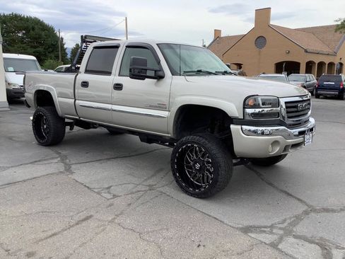 Used 2006 GMC Sierra 2500 SLE w/ Onstar Plus Package AWD/4WD image 9