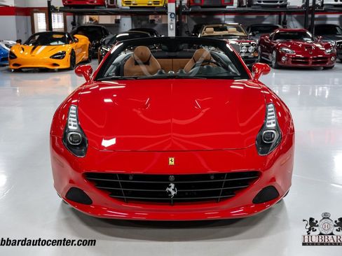 Used 2016 Ferrari California T image 3