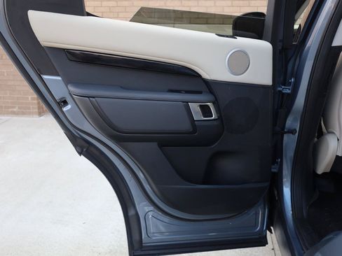 Used 2019 Land Rover Discovery SE AWD/4WD image 21