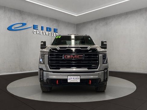 Used 2024 GMC Sierra 2500 AT4 w/ AT4 Premium Plus Package AWD/4WD image 9
