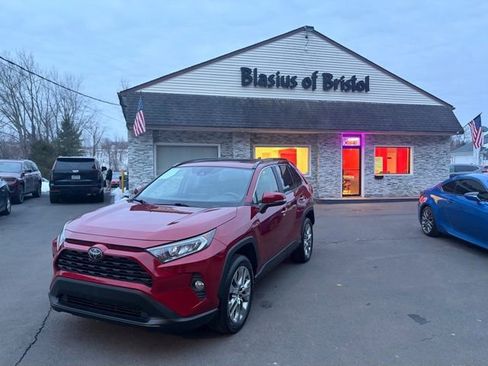 Used 2019 Toyota RAV4 XLE Premium image 1
