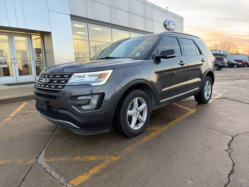 Used 2017 Ford Explorer XLT w/ Equipment Group 202A image 1