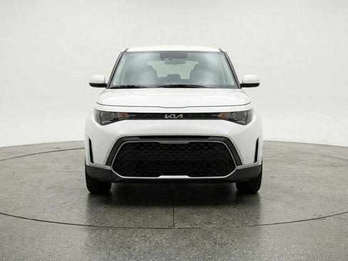 Used 2025 Kia Soul LX w/ LX Technology Package image 2