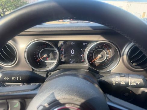 Used 2018 Jeep Wrangler Unlimited Sport S AWD/4WD image 9