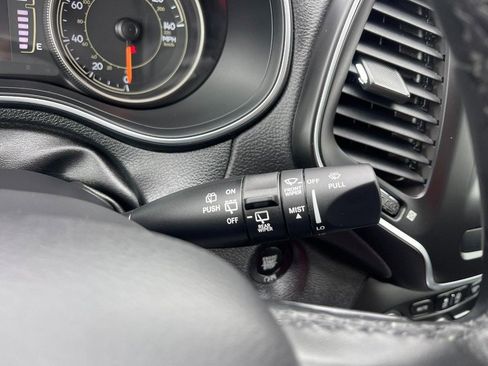 Used 2019 Jeep Cherokee Latitude Plus w/ Safety Group image 33