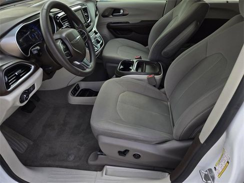 Used 2018 Chrysler Pacifica Touring Plus w/ Tire & Wheel Group image 22