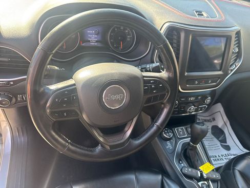 Used 2021 Jeep Cherokee Trailhawk AWD/4WD image 31