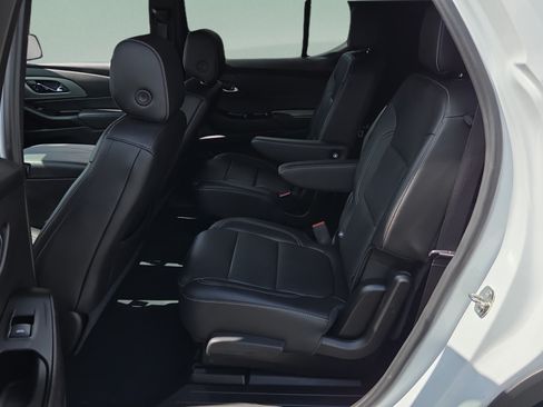 Certified 2023 Chevrolet Traverse LT FWD image 10