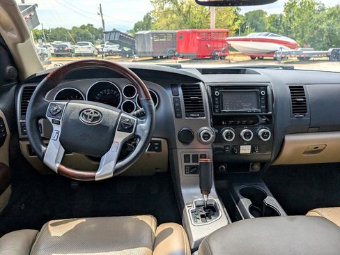 Used 2016 Toyota Sequoia Platinum image 17