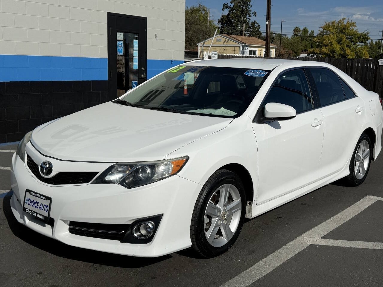 Used 2012 Toyota Camry SE FWD image 3