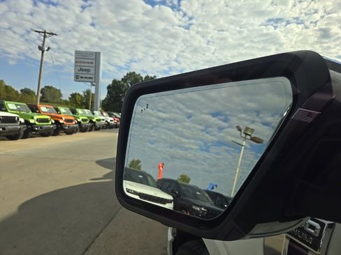 Used 2023 Ford F150 Platinum w/ FX4 Off-Road Package image 42