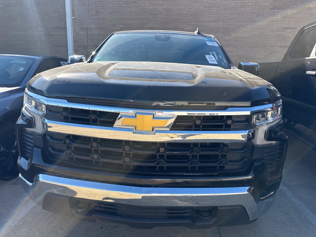 Used 2023 Chevrolet Silverado 1500 LT AWD/4WD image 2