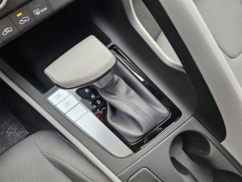 New 2025 Hyundai Elantra SE image 19