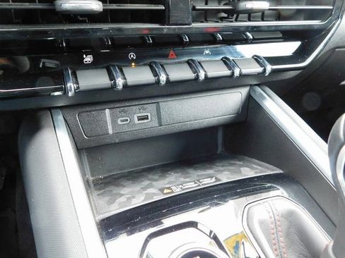 Used 2024 Chevrolet Colorado Z71 w/ Z71 Convenience Package 2 image 36