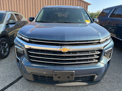 Used 2026 Chevrolet Traverse LT AWD/4WD image 2