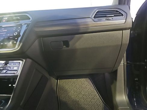 Used 2024 Volkswagen Tiguan SEL R-Line image 37