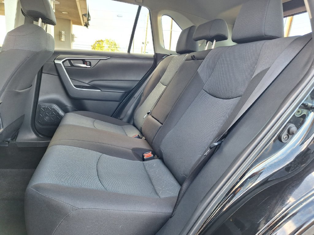 Used 2025 Toyota RAV4 XLE FWD image 22