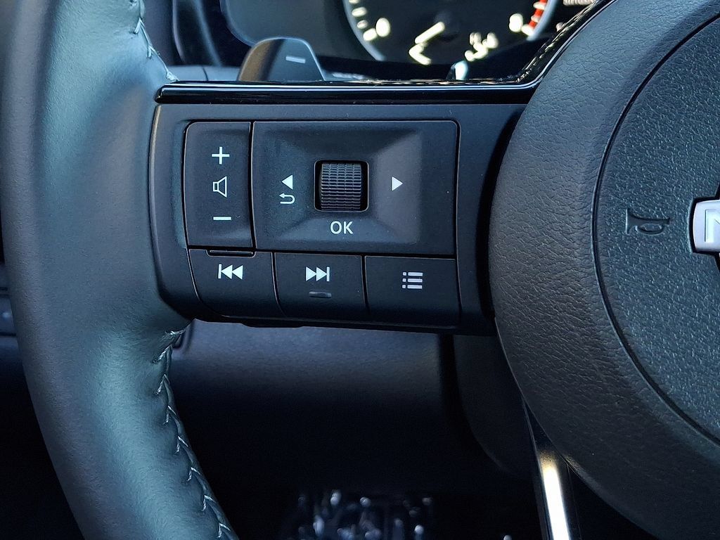 Used 2023 Nissan Pathfinder SL AWD/4WD image 23