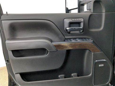 Used 2019 GMC Sierra 3500 Denali image 35