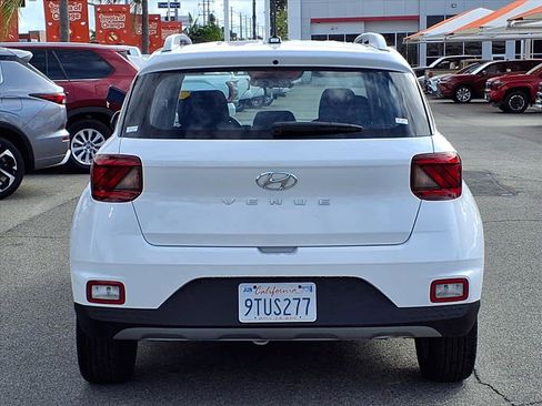 Used 2025 Hyundai Venue SEL image 5