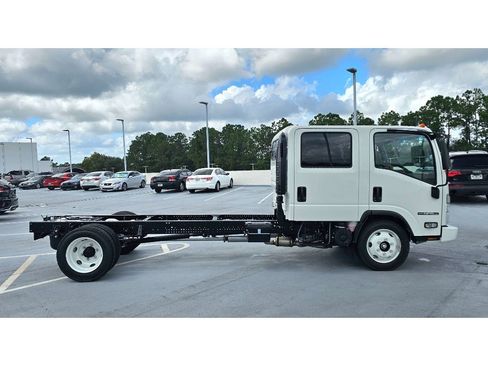 New 2026 Isuzu NPR image 6