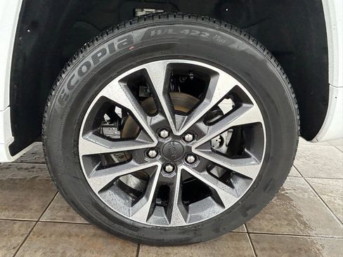 Used 2024 Jeep Grand Cherokee Overland w/ Adv Protech Group III image 37