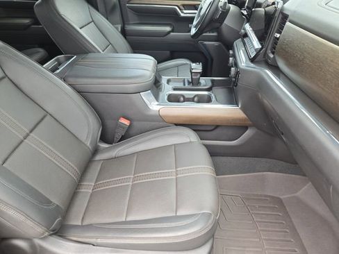 Used 2023 Chevrolet Silverado 1500 High Country w/ Technology Package AWD/4WD image 15