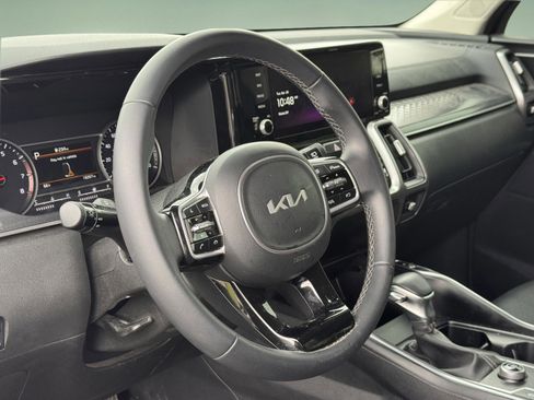 Used 2023 Kia Sorento S w/ Panoramic Sunroof Package FWD image 9