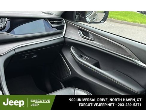 Used 2023 Jeep Grand Cherokee 4WD 4xe w/ Luxury Tech Group II image 27